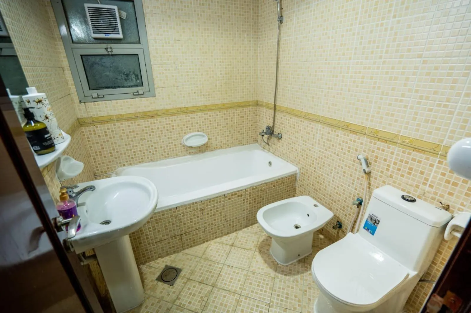 Peaceful Room For Family Or Couples Αμπού Ντάμπι 0*,  Ηνωμένα Αραβικά Εμιράτα