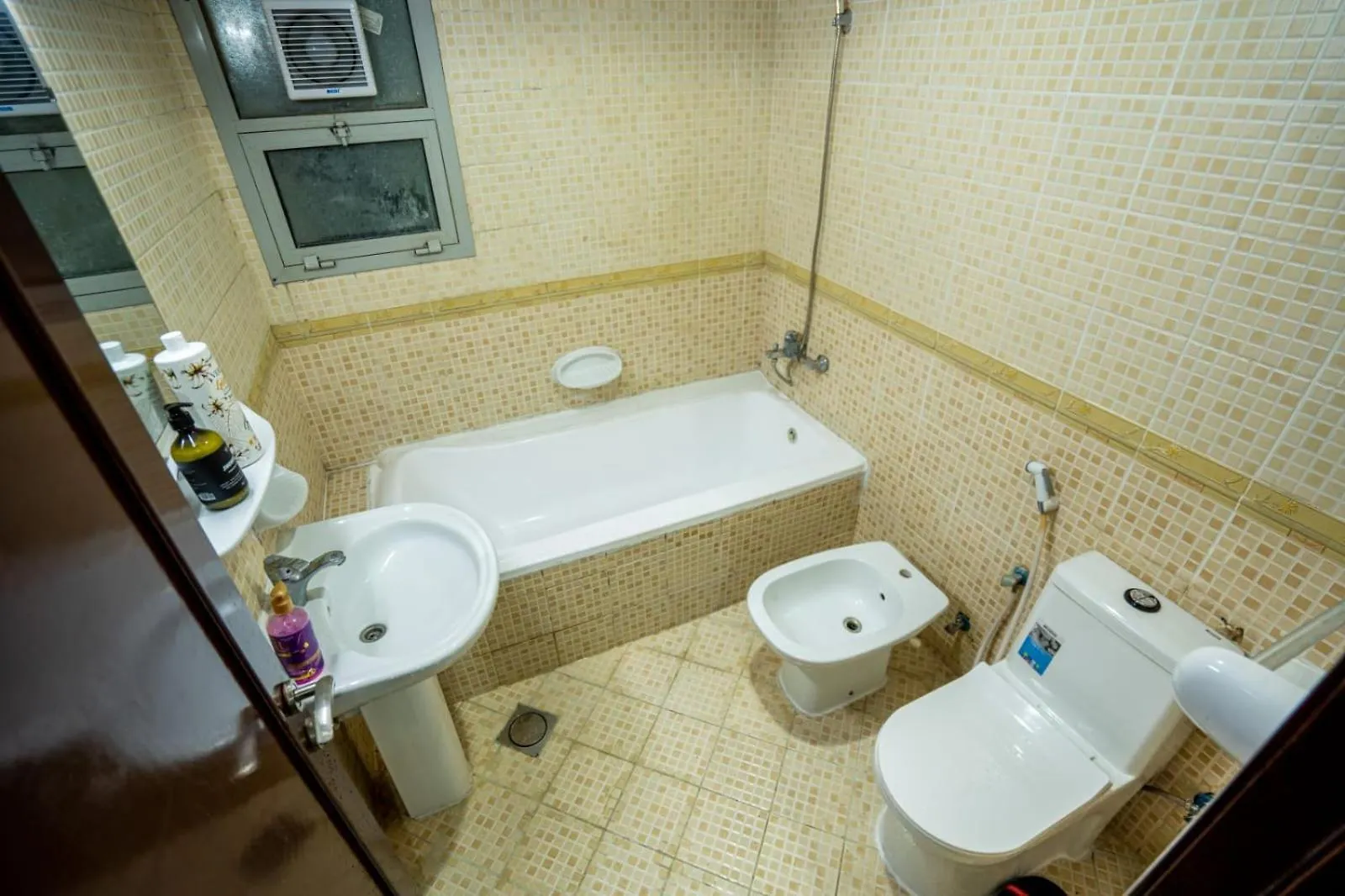 Peaceful Room For Family Or Couples Αμπού Ντάμπι Ηνωμένα Αραβικά Εμιράτα